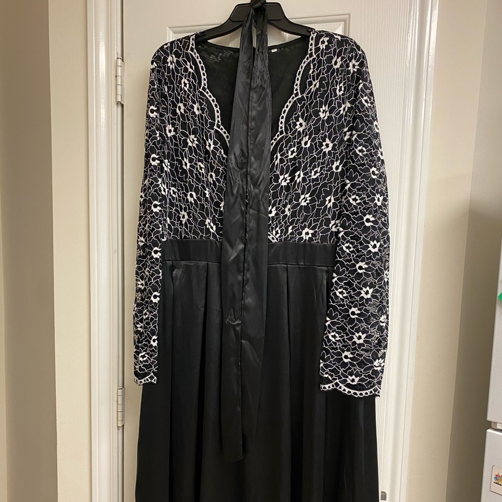 Rotita Black and White Floral Lace Dress